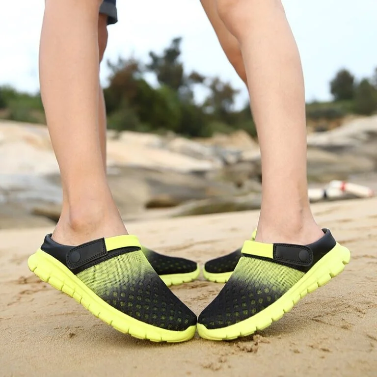 Water Shoes Unisex (Mesh Pull-on) couples 01